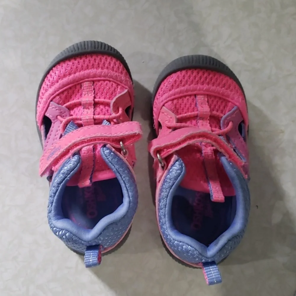 Osh Kosh punk and‎ Blue Water Shoes Size 5